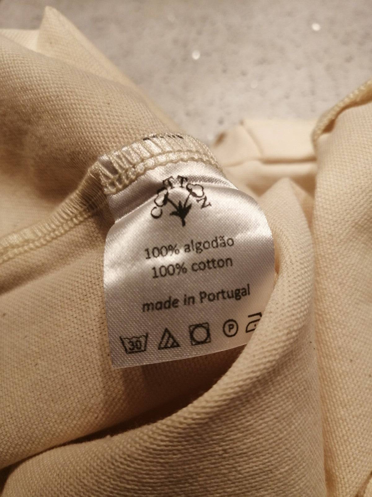 100% cotton. Made in Portugal.